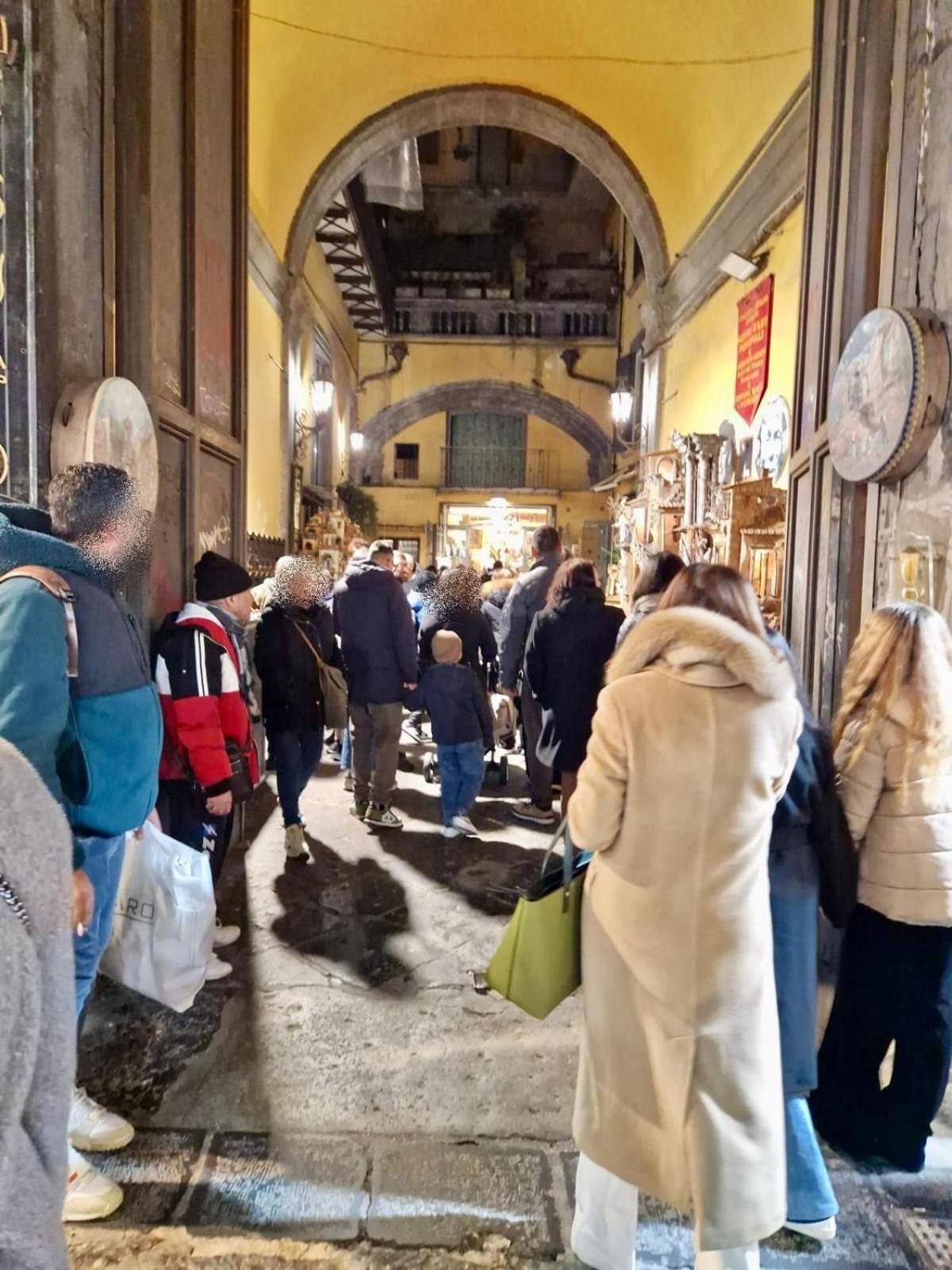 Appartement La Dimora Nei Presepi In San Gregorio à Naples Extérieur photo